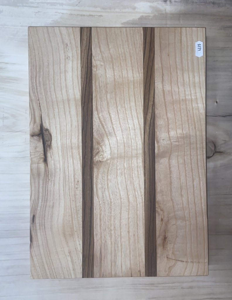 Snij/serveer/hapjes plank van essen hout met zebrano